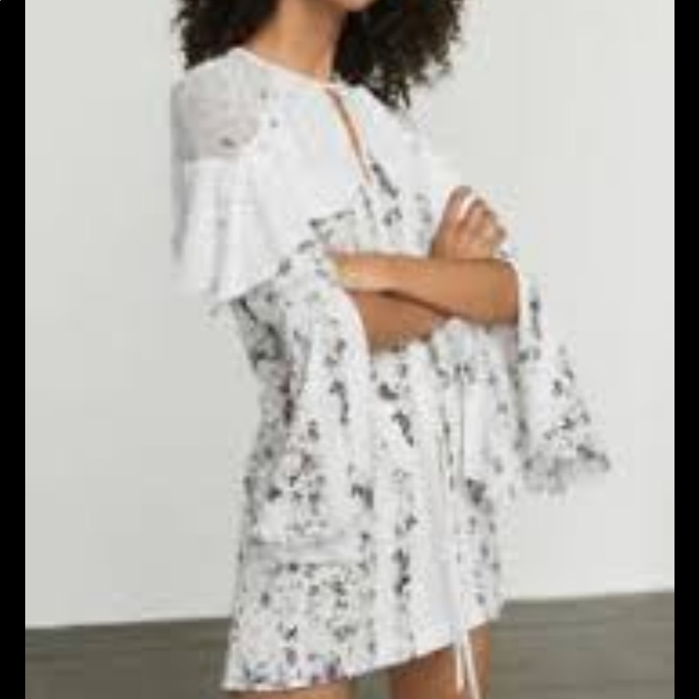 👗BCBGmaxazria Vivianne Bell Romper